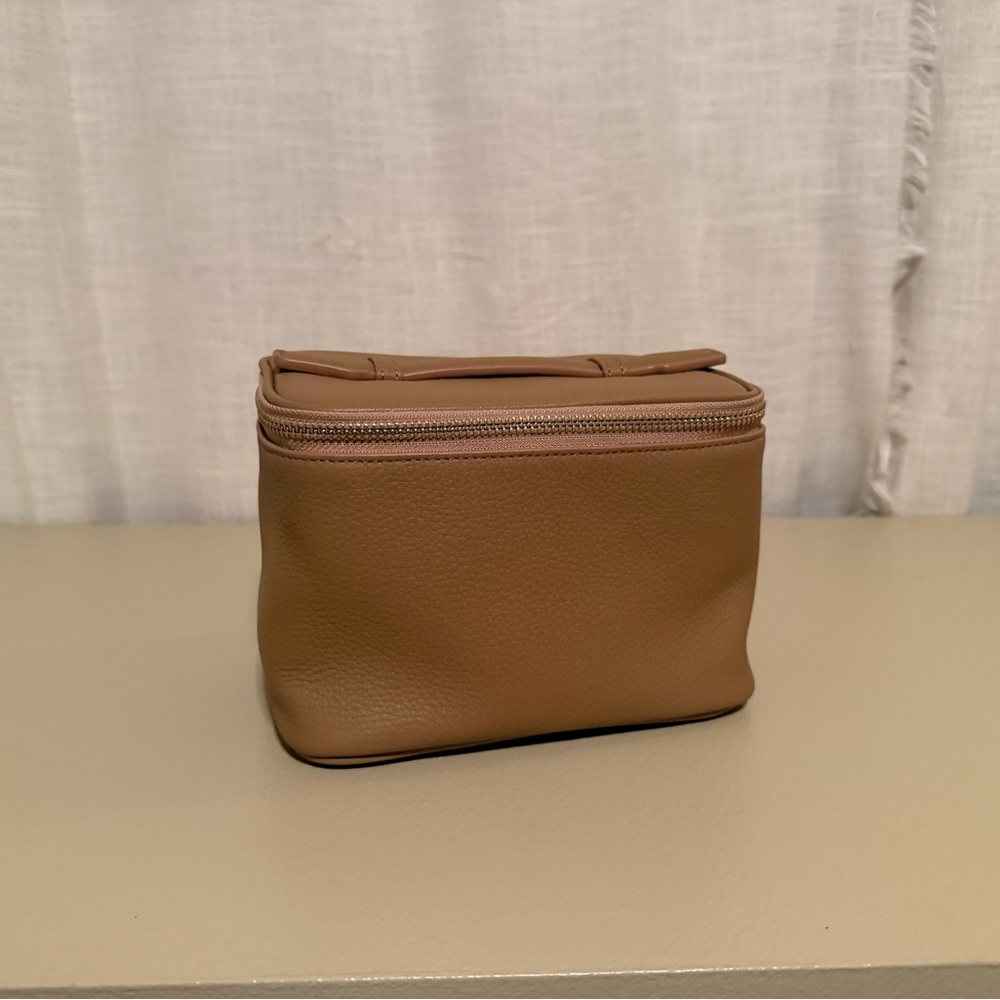 NWT Leatherology Small Train Case